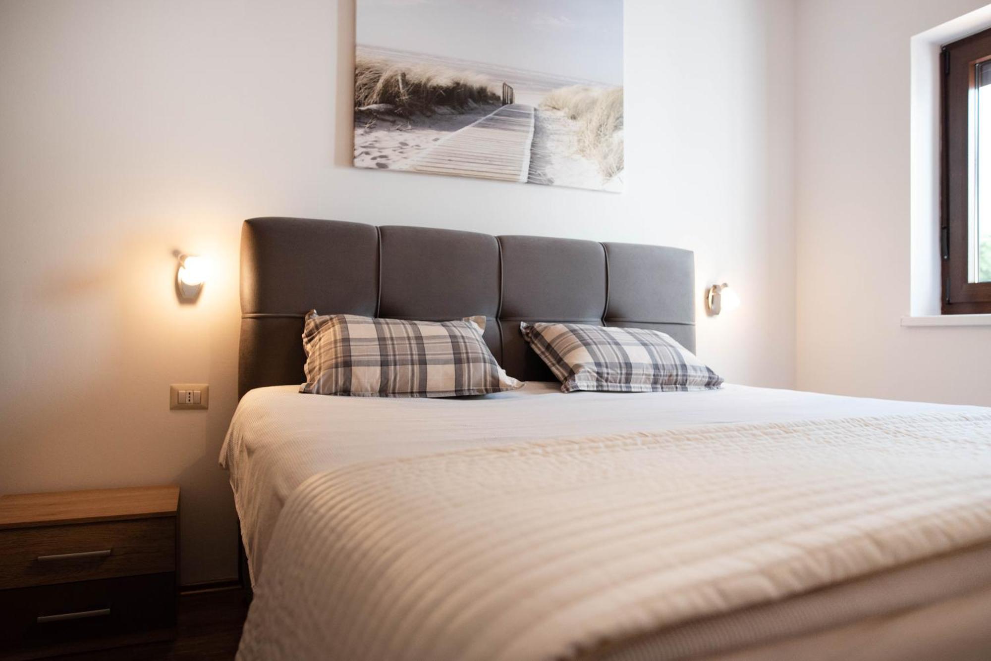 Apartments Deak ポレッチ エクステリア 写真