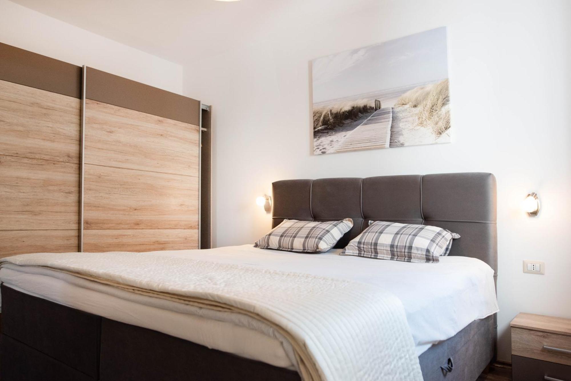 Apartments Deak ポレッチ エクステリア 写真