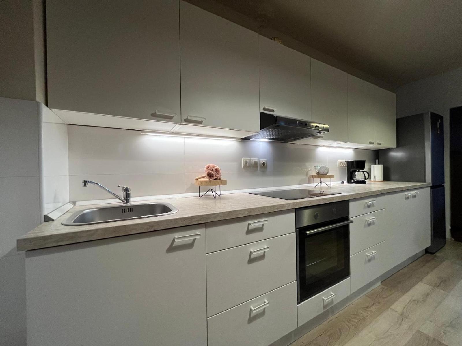 Apartments Deak ポレッチ エクステリア 写真